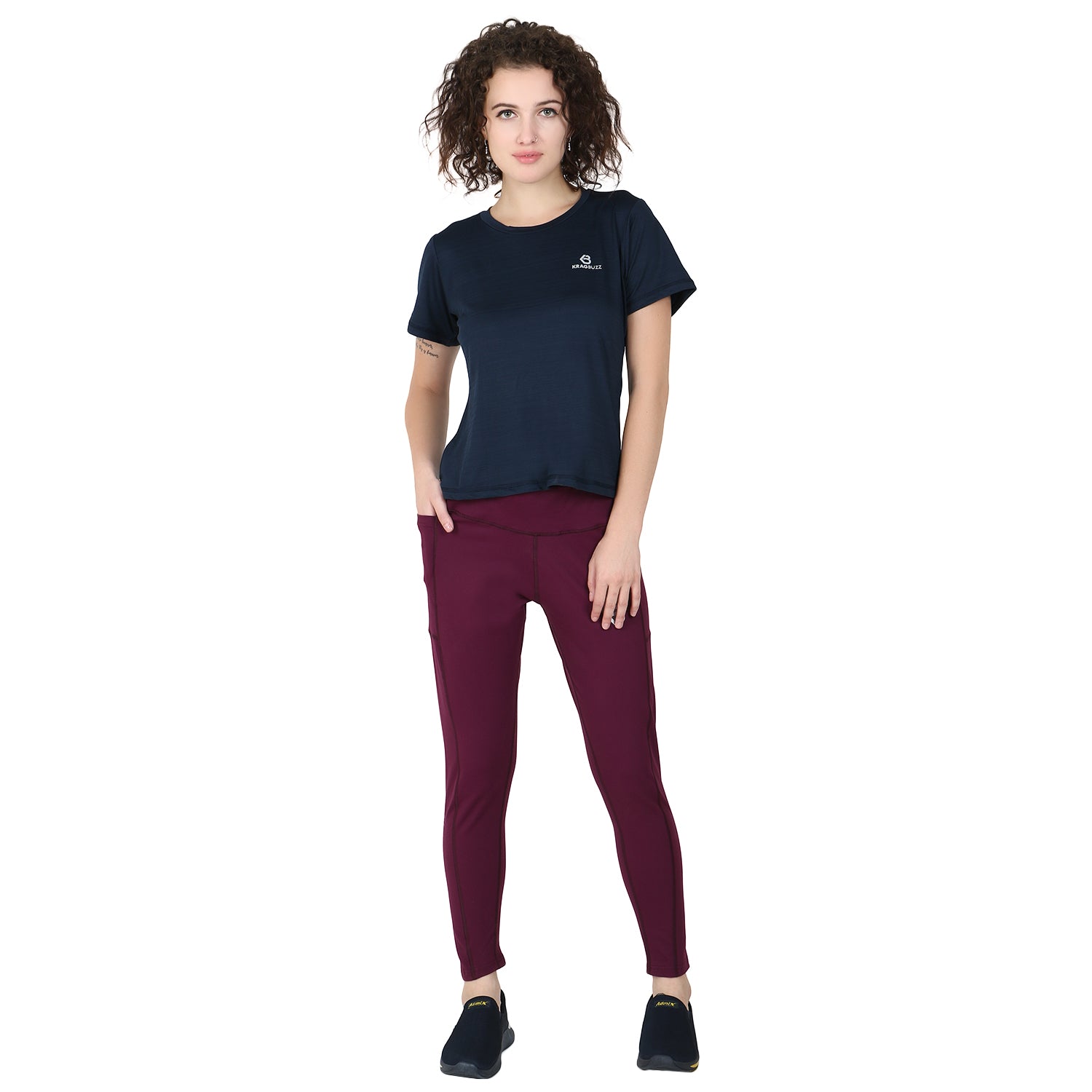 ELNA ROUND NECK T-SHIRTS